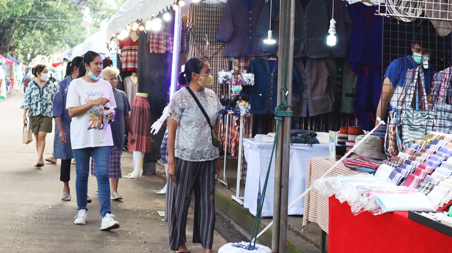 พช.นครพนม เสริมทัพ OTOP งานประเพณีไหลเรือไฟและงานกาชาดจังหวัดนครพนม ประจำปี 2565