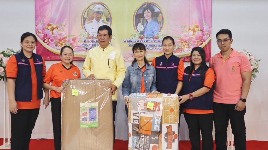 พช.นครพนม จัดกิจกรรม “ร้อยความรัก ถักทอใจ สานสายใย มุทิตา” ในการแสดงความยินดีแด่ข้าราชการที่เกษียณอายุราชการและลาออกจากราชการ