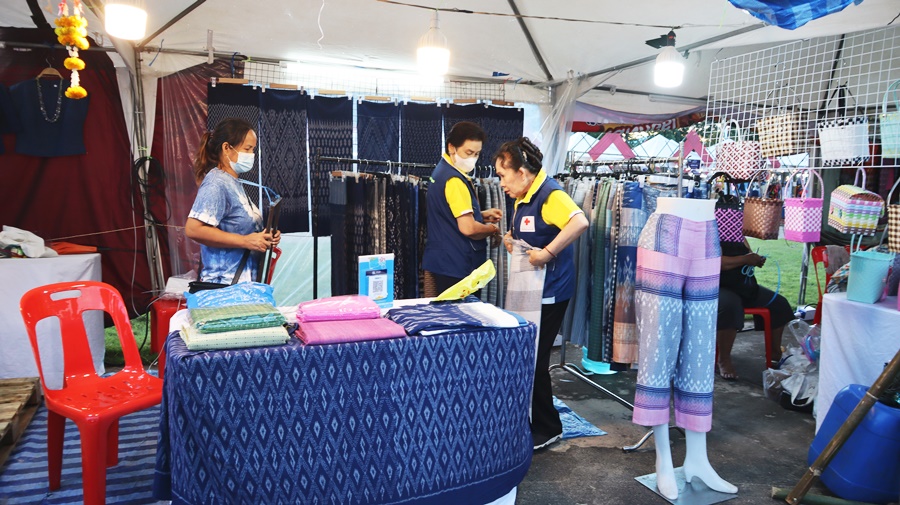 พช.นครพนม เสริมทัพ OTOP งานประเพณีไหลเรือไฟและงานกาชาดจังหวัดนครพนม ประจำปี 2565