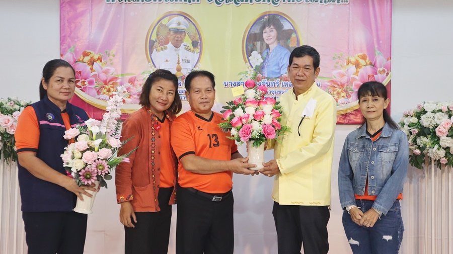 พช.นครพนม จัดกิจกรรม “ร้อยความรัก ถักทอใจ สานสายใย มุทิตา” ในการแสดงความยินดีแด่ข้าราชการที่เกษียณอายุราชการและลาออกจากราชการ