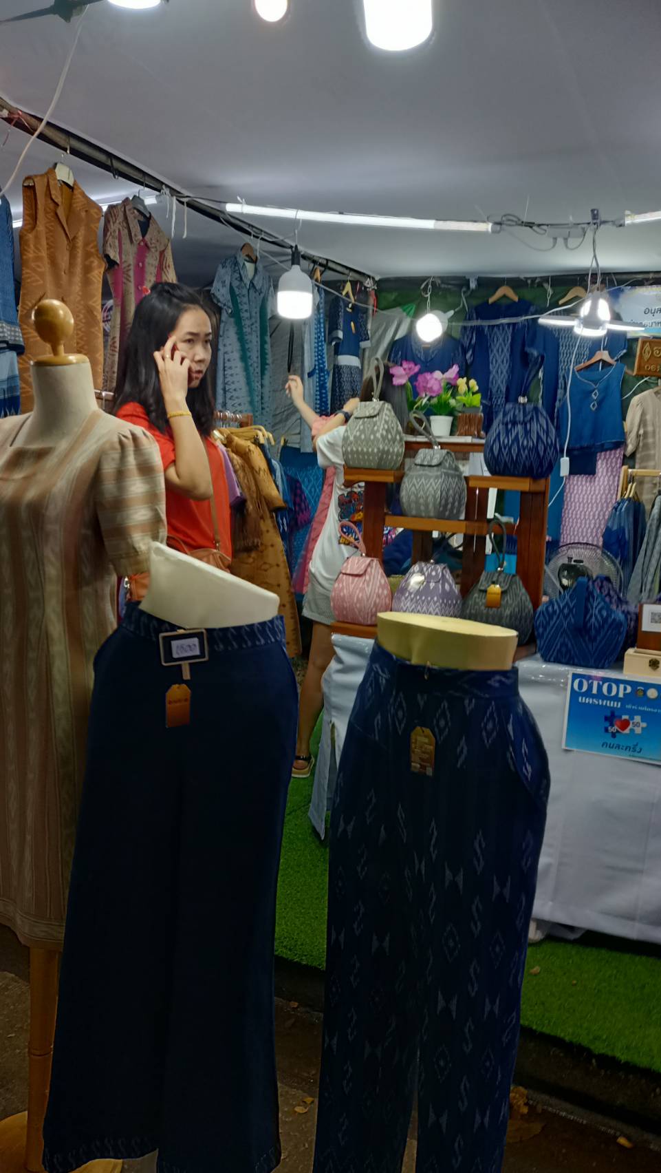 พช.นครพนม เสริมทัพ OTOP งานประเพณีไหลเรือไฟและงานกาชาดจังหวัดนครพนม ประจำปี 2565