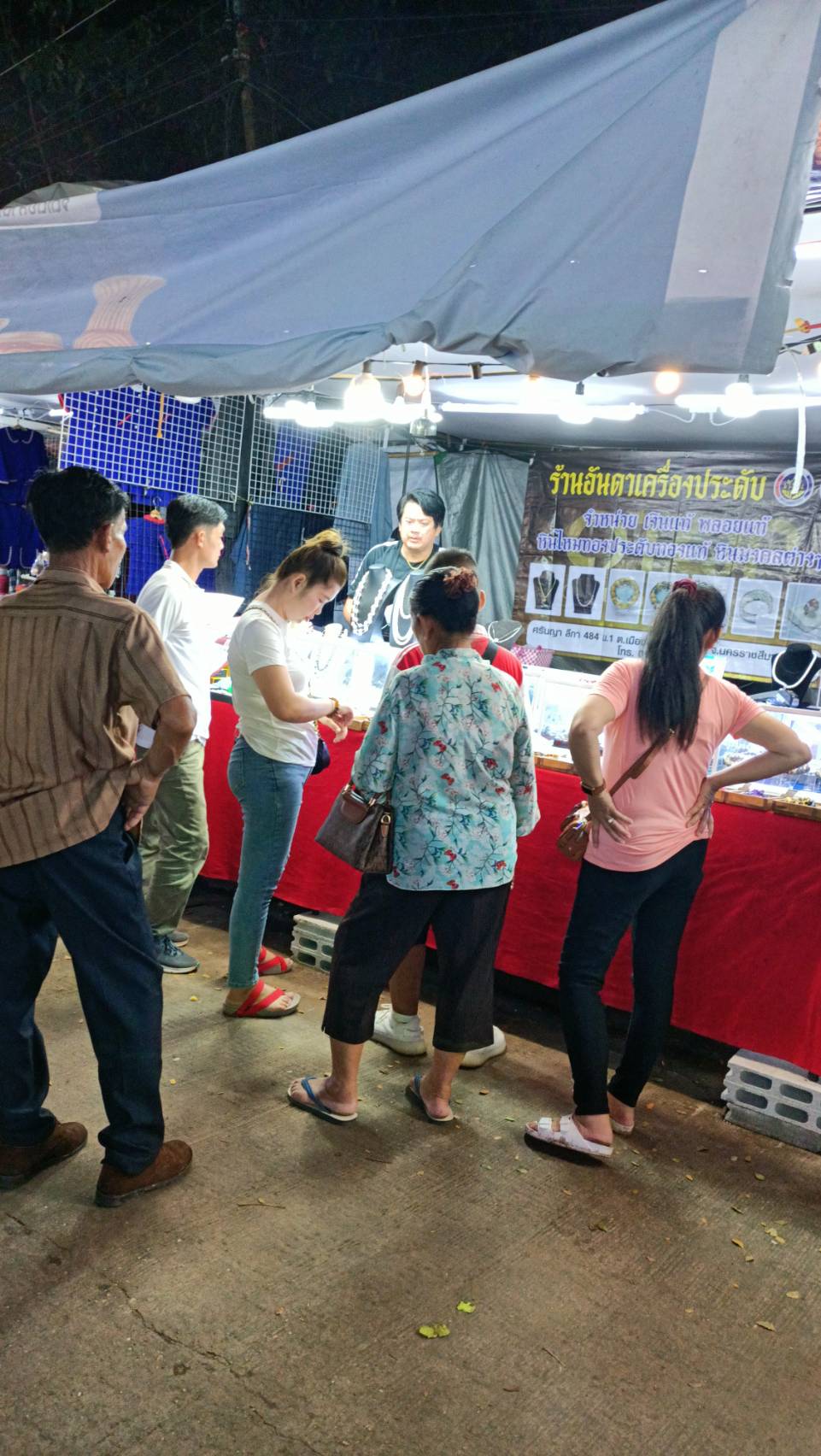 พช.นครพนม เสริมทัพ OTOP งานประเพณีไหลเรือไฟและงานกาชาดจังหวัดนครพนม ประจำปี 2565