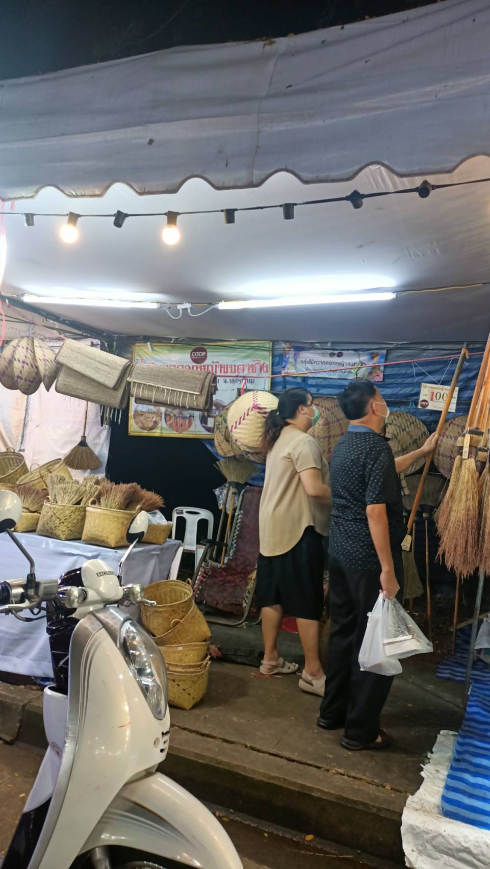 พช.นครพนม เสริมทัพ OTOP งานประเพณีไหลเรือไฟและงานกาชาดจังหวัดนครพนม ประจำปี 2565
