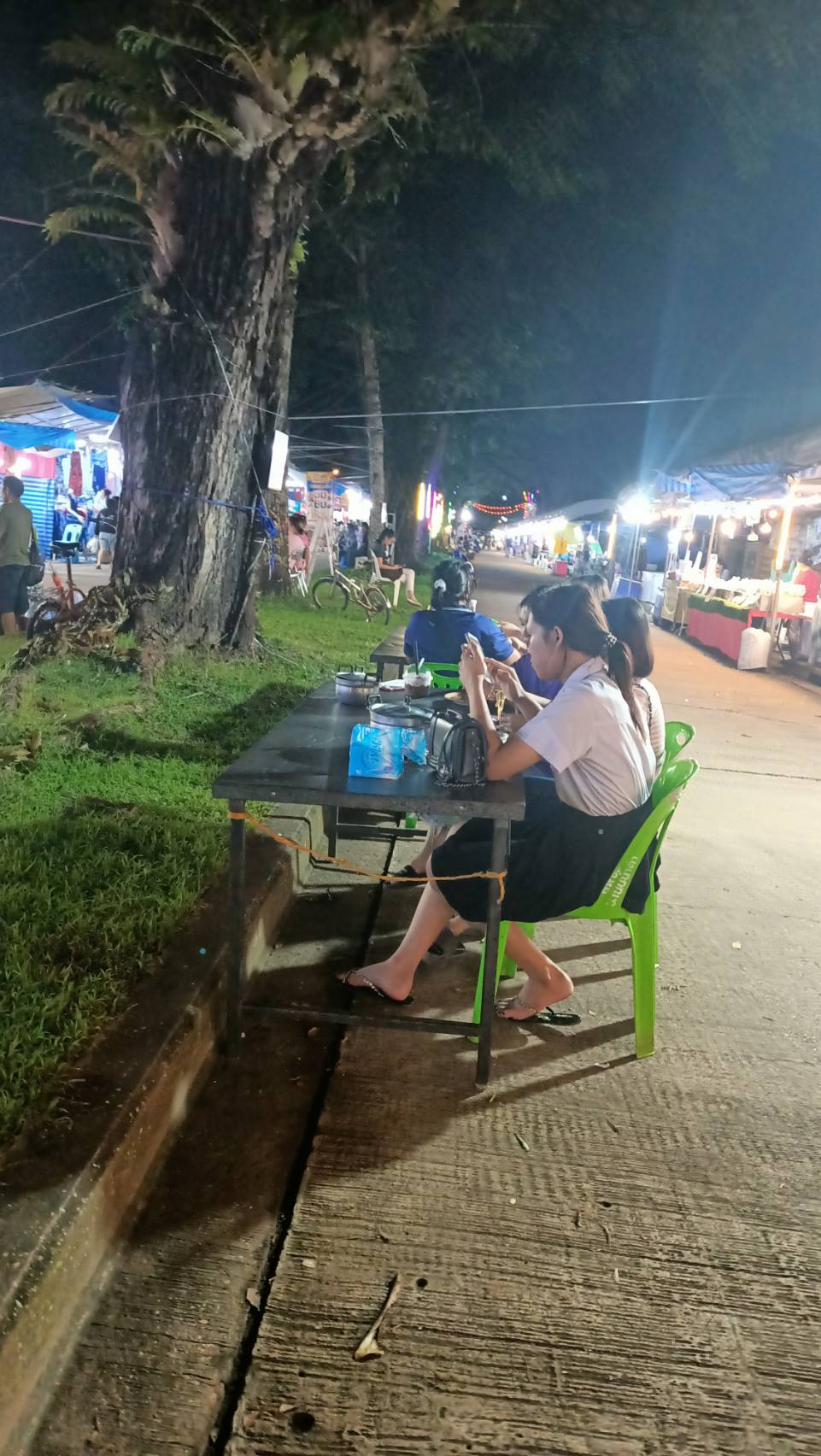 พช.นครพนม เสริมทัพ OTOP งานประเพณีไหลเรือไฟและงานกาชาดจังหวัดนครพนม ประจำปี 2565