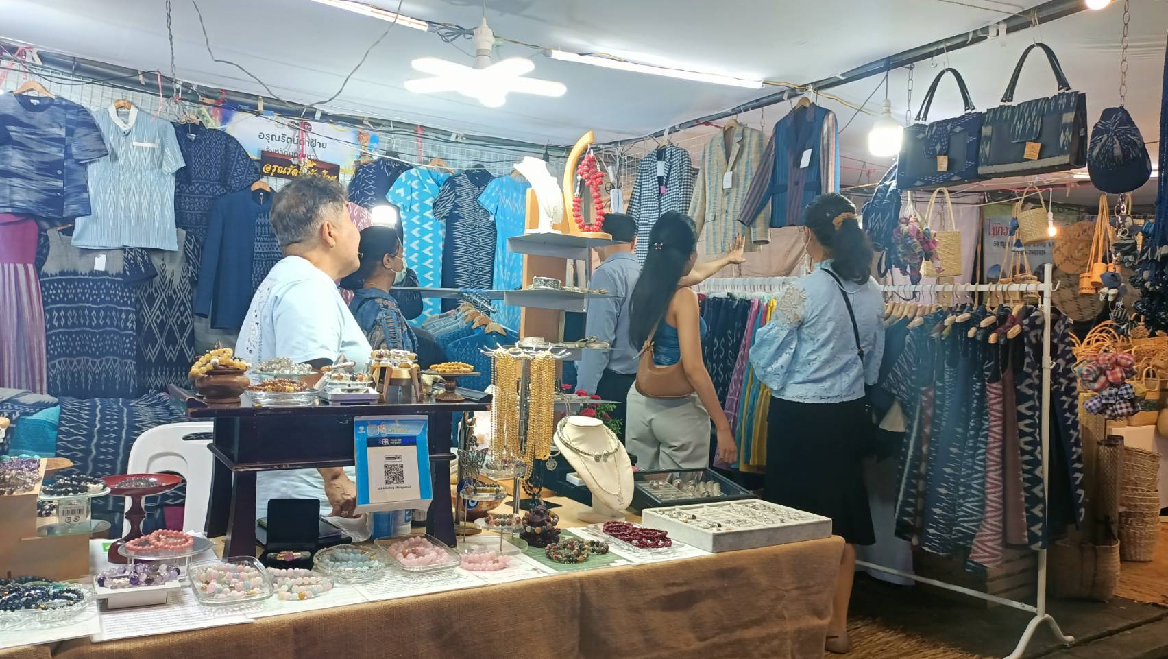 พช.นครพนม เสริมทัพ OTOP งานประเพณีไหลเรือไฟและงานกาชาดจังหวัดนครพนม ประจำปี 2565