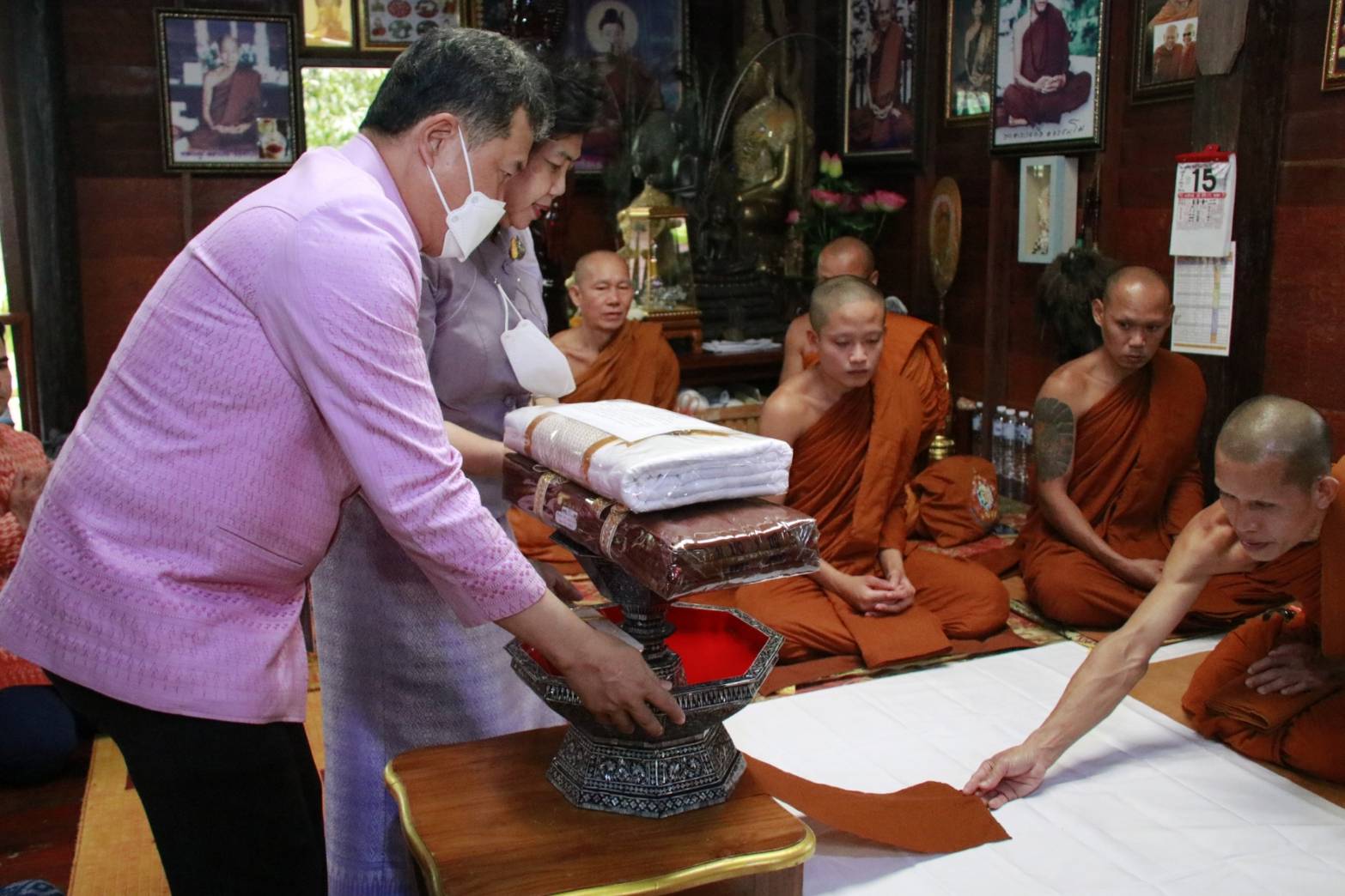 ปลัดกระทรวงมหาดไทย นำคณะร่วมเป็นเจ้าภาพงานทอดกฐินสามัคคี ถวาย ณ ที่พักสงฆ์วังสิ้ว