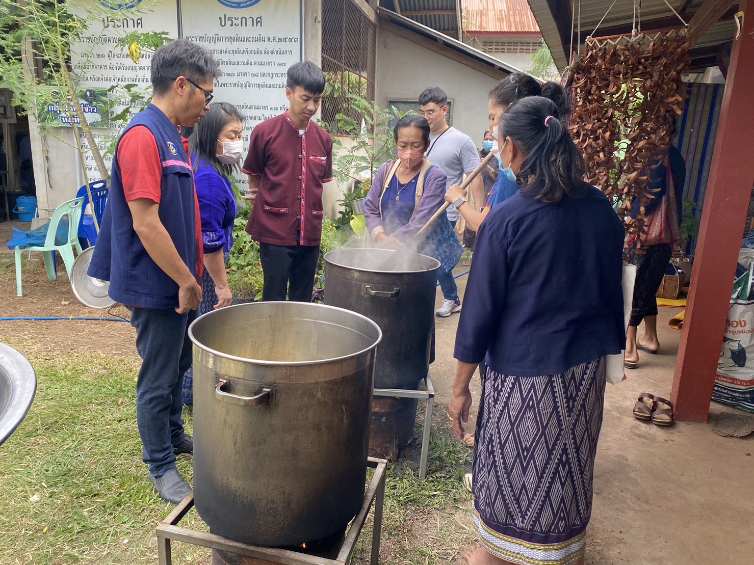 กรมการพัฒนาชุมชน ขับเคลื่อนการสืบสานภูมิปัญญาและองค์ความรู้การย้อมผ้าด้วยสีธรรมชาติในการพัฒนาผลิตภัณฑ์ผ้าไทย พื้นที่จังหวัดนครพนม