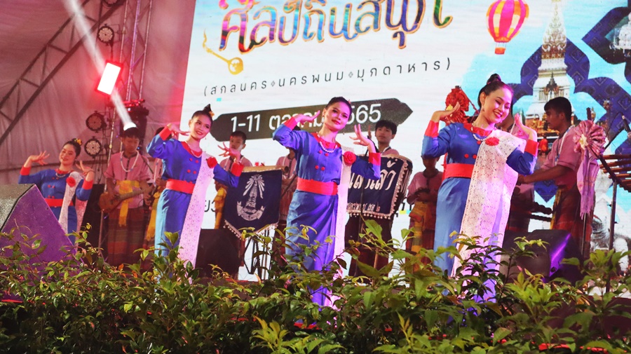 พช.นครพนม เสริมทัพ OTOP งานประเพณีไหลเรือไฟและงานกาชาดจังหวัดนครพนม ประจำปี 2565