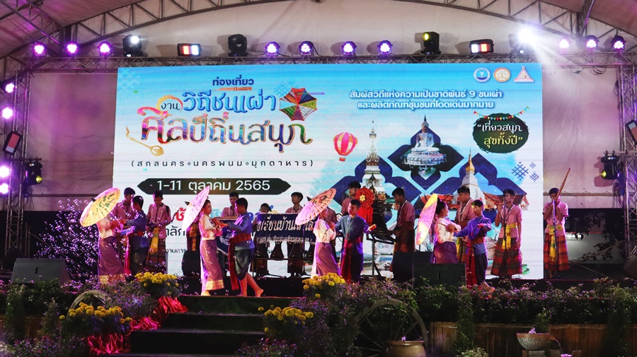 พช.นครพนม เสริมทัพ OTOP งานประเพณีไหลเรือไฟและงานกาชาดจังหวัดนครพนม ประจำปี 2565