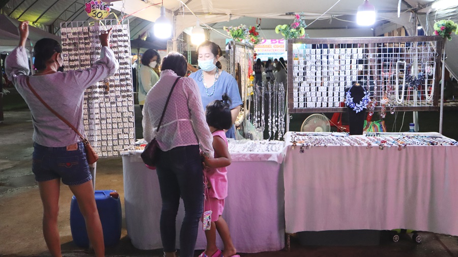 พช.นครพนม เสริมทัพ OTOP งานประเพณีไหลเรือไฟและงานกาชาดจังหวัดนครพนม ประจำปี 2565