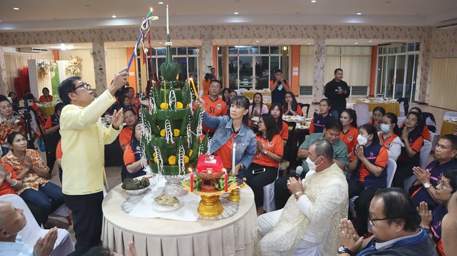 พช.นครพนม จัดกิจกรรม “ร้อยความรัก ถักทอใจ สานสายใย มุทิตา” ในการแสดงความยินดีแด่ข้าราชการที่เกษียณอายุราชการและลาออกจากราชการ