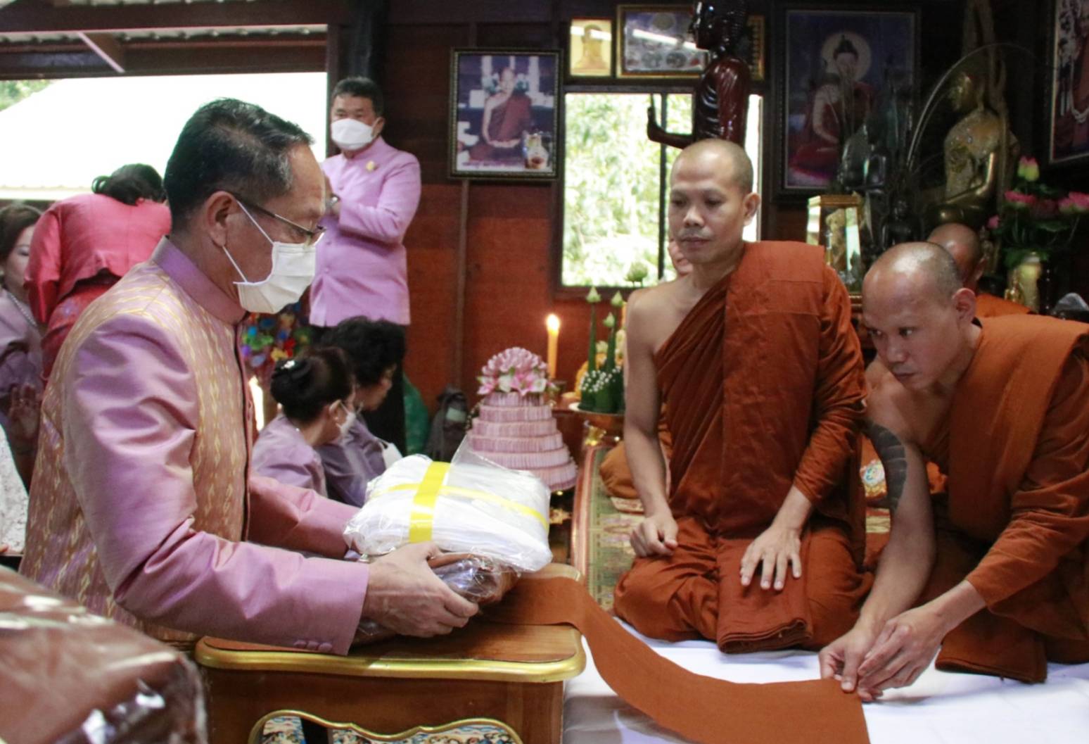 ปลัดกระทรวงมหาดไทย นำคณะร่วมเป็นเจ้าภาพงานทอดกฐินสามัคคี ถวาย ณ ที่พักสงฆ์วังสิ้ว