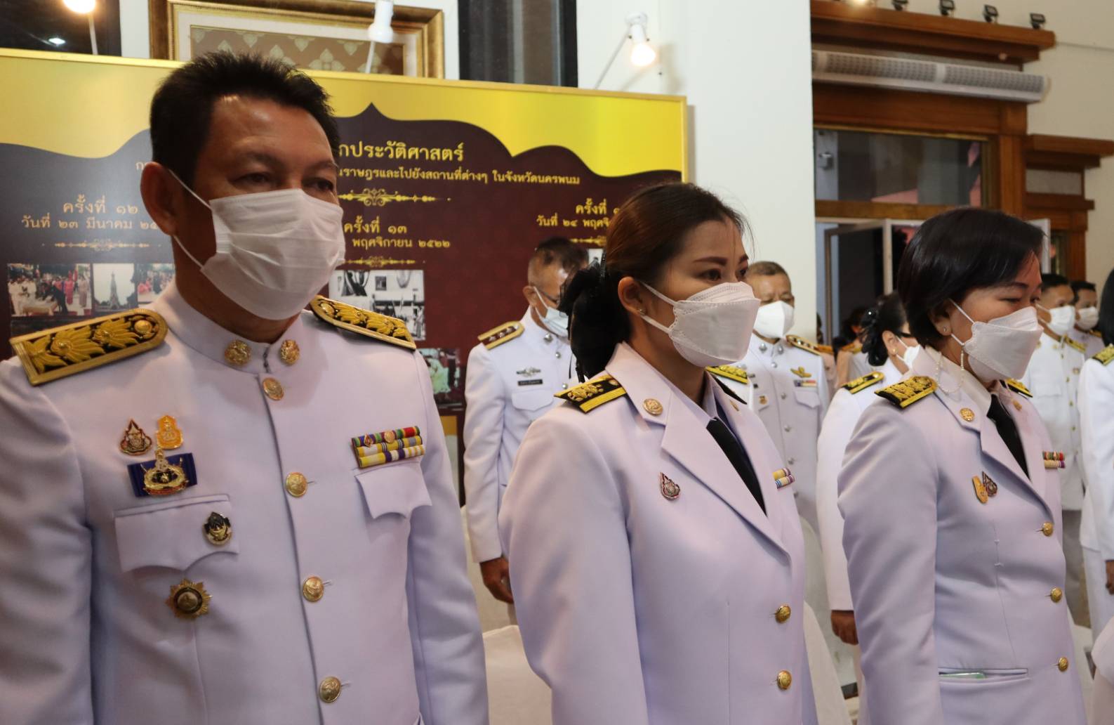 พสกนิกรนครพนม พร้อมใจประกอบพิธีวางพวงมาลาถวายราชสักการะ เนื่องในวันคล้ายวันสวรรคต พระบาทสมเด็จพระบรมชนกาธิเบศร มหาภูมิพลอดุลเดชมหาราช บรมนาถบพิตร 13 ตุลาคม 2565