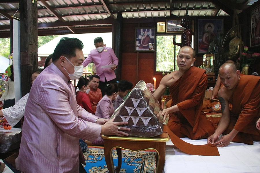 ปลัดกระทรวงมหาดไทย นำคณะร่วมเป็นเจ้าภาพงานทอดกฐินสามัคคี ถวาย ณ ที่พักสงฆ์วังสิ้ว