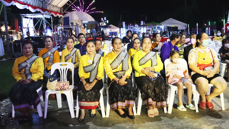 พช.นครพนม เสริมทัพ OTOP งานประเพณีไหลเรือไฟและงานกาชาดจังหวัดนครพนม ประจำปี 2565