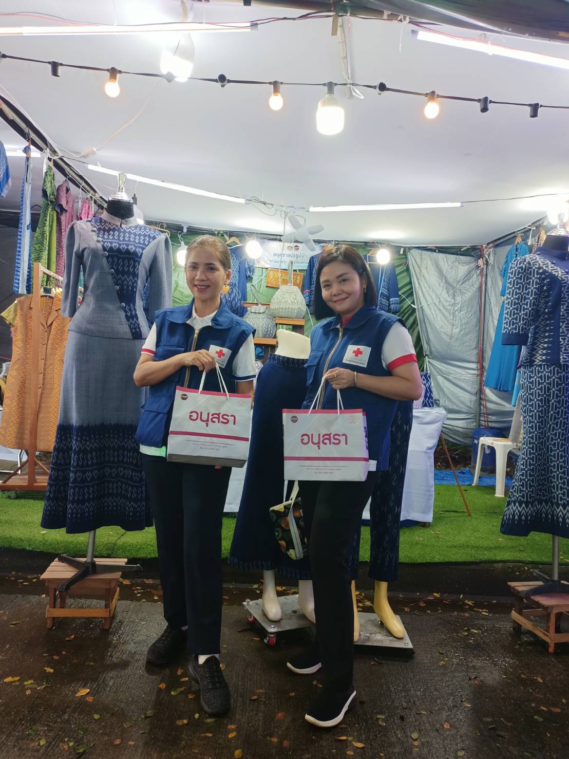 พช.นครพนม เสริมทัพ OTOP งานประเพณีไหลเรือไฟและงานกาชาดจังหวัดนครพนม ประจำปี 2565