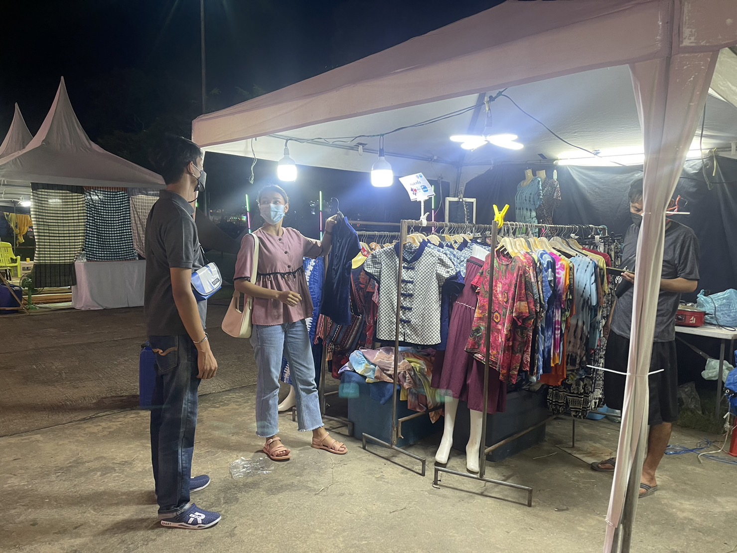พช.นครพนม เสริมทัพ OTOP งานประเพณีไหลเรือไฟและงานกาชาดจังหวัดนครพนม ประจำปี 2565