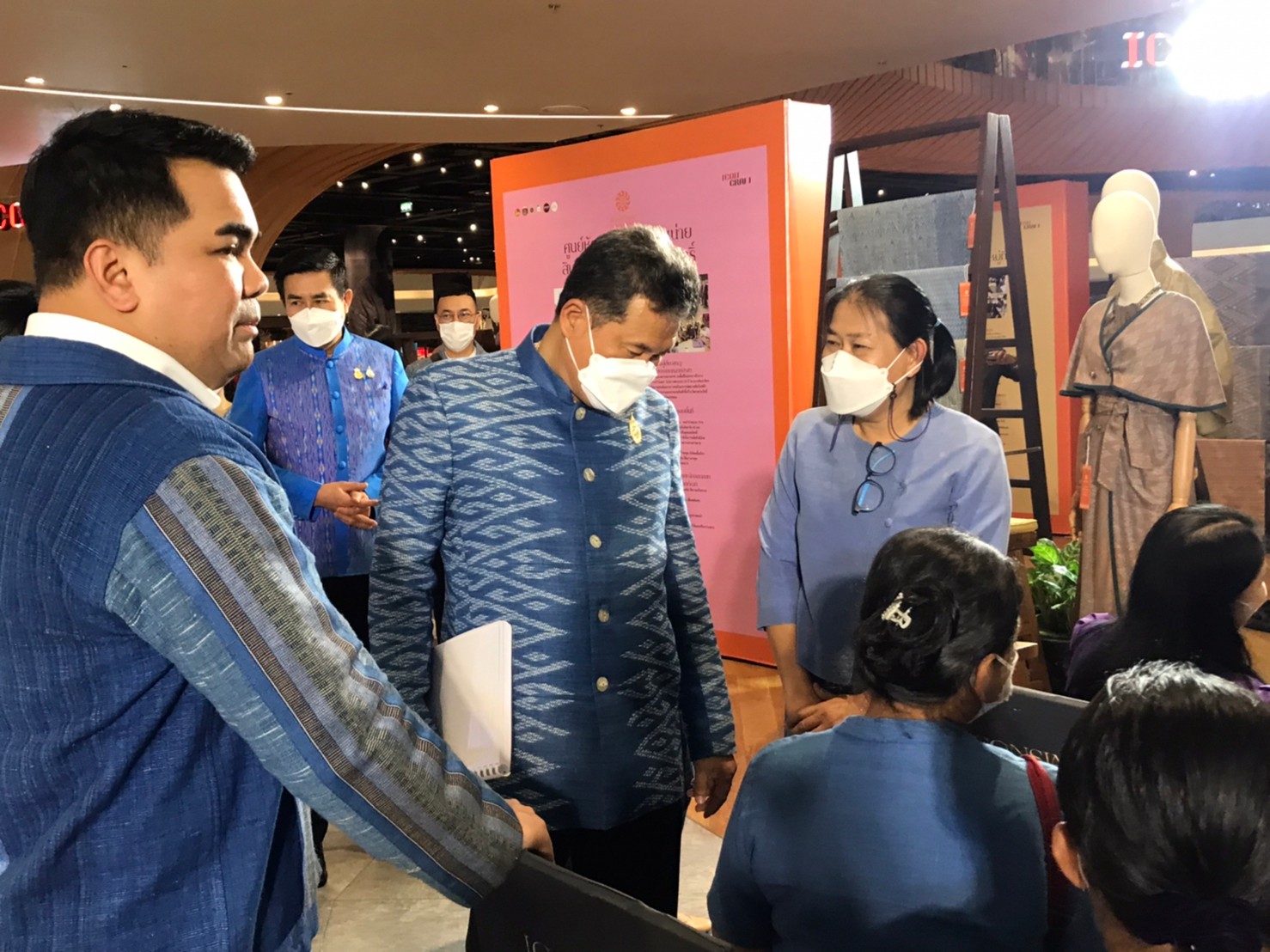 กรมการพัฒนาชุมชน จัดนิทรรศการโครงการสืบสานพระราชปณิธาน “นาหว้าโมเดล” ในโอกาสครบ 50 ปี โครงการศิลปาชีพ “การพัฒนาชุมชนต้นแบบการทอผ้าและการพัฒนาผลิตภัณฑ์ผ้าชุมชนบ้านนาหว้า” ส่งเสริมผ้าไทยมีความร่วมสมัยสู่สากล