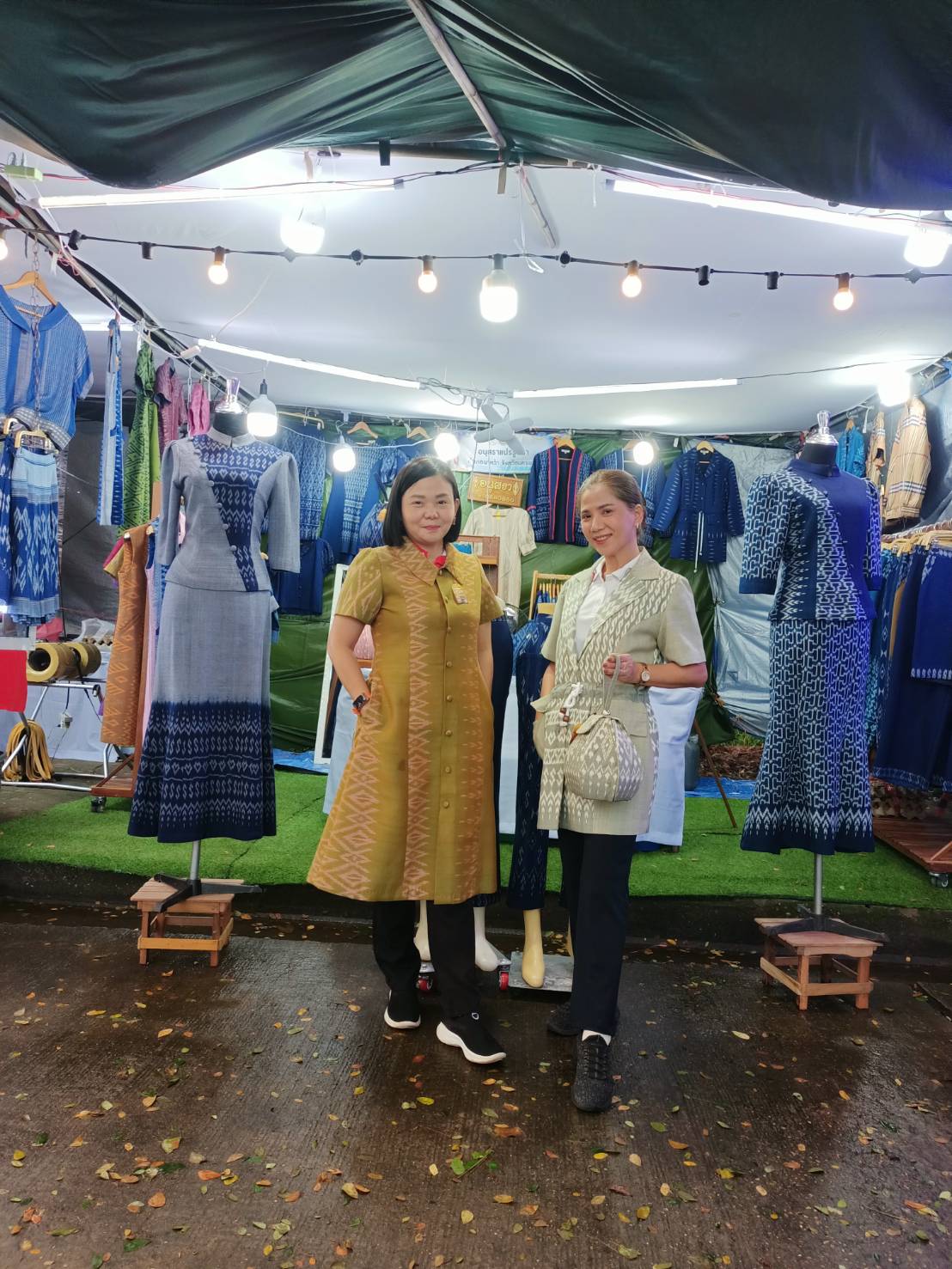 พช.นครพนม เสริมทัพ OTOP งานประเพณีไหลเรือไฟและงานกาชาดจังหวัดนครพนม ประจำปี 2565