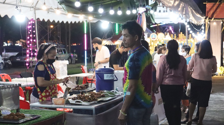 พช.นครพนม เสริมทัพ OTOP งานประเพณีไหลเรือไฟและงานกาชาดจังหวัดนครพนม ประจำปี 2565