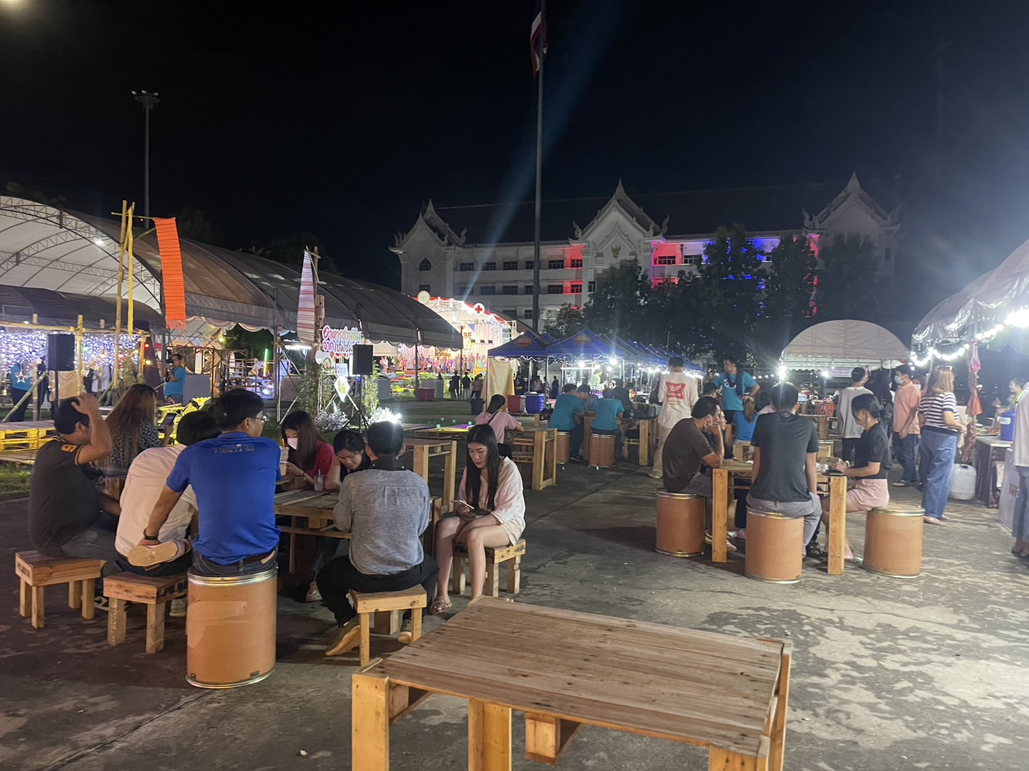 พช.นครพนม เสริมทัพ OTOP งานประเพณีไหลเรือไฟและงานกาชาดจังหวัดนครพนม ประจำปี 2565