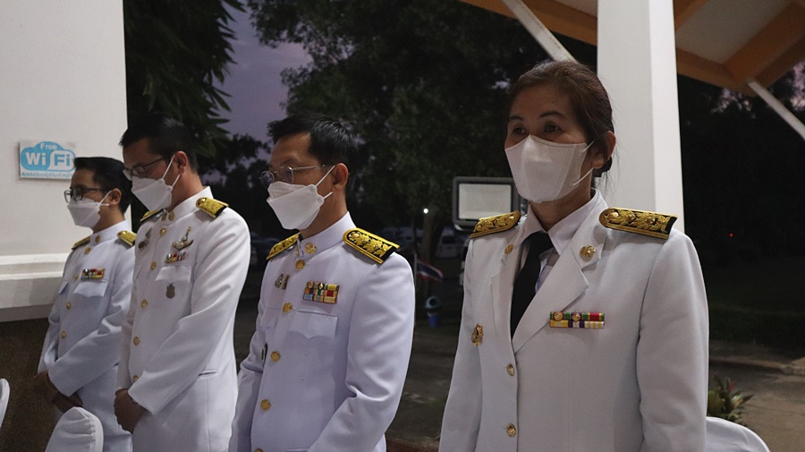 พสกนิกรนครพนม พร้อมใจประกอบพิธีวางพวงมาลาถวายราชสักการะ เนื่องในวันคล้ายวันสวรรคต พระบาทสมเด็จพระบรมชนกาธิเบศร มหาภูมิพลอดุลเดชมหาราช บรมนาถบพิตร 13 ตุลาคม 2565
