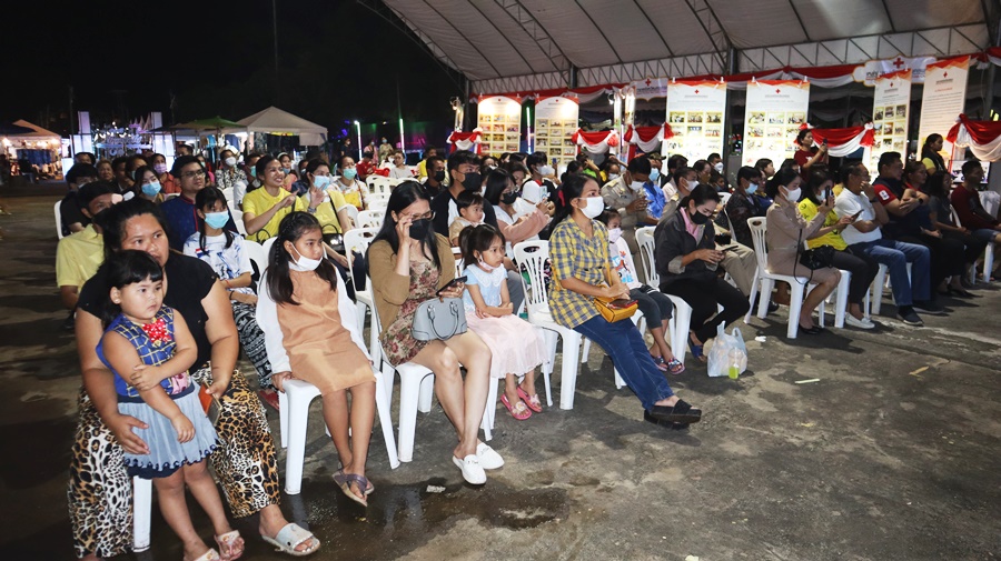 พช.นครพนม เสริมทัพ OTOP งานประเพณีไหลเรือไฟและงานกาชาดจังหวัดนครพนม ประจำปี 2565