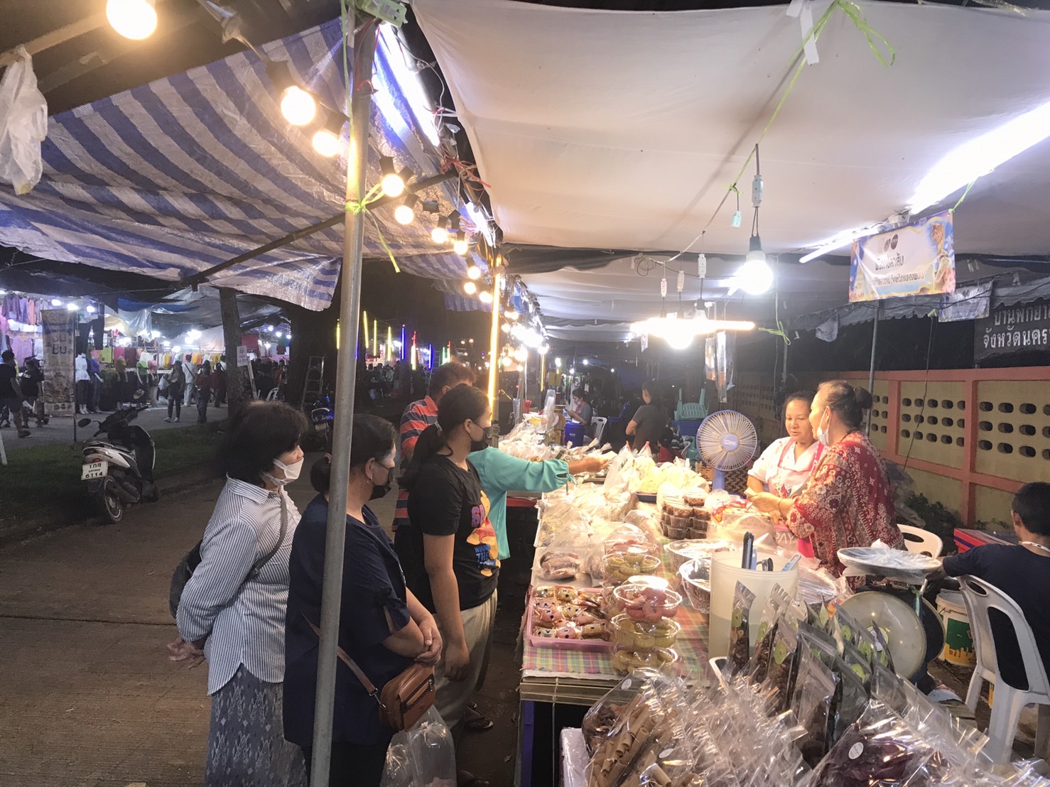 พช.นครพนม เสริมทัพ OTOP งานประเพณีไหลเรือไฟและงานกาชาดจังหวัดนครพนม ประจำปี 2565