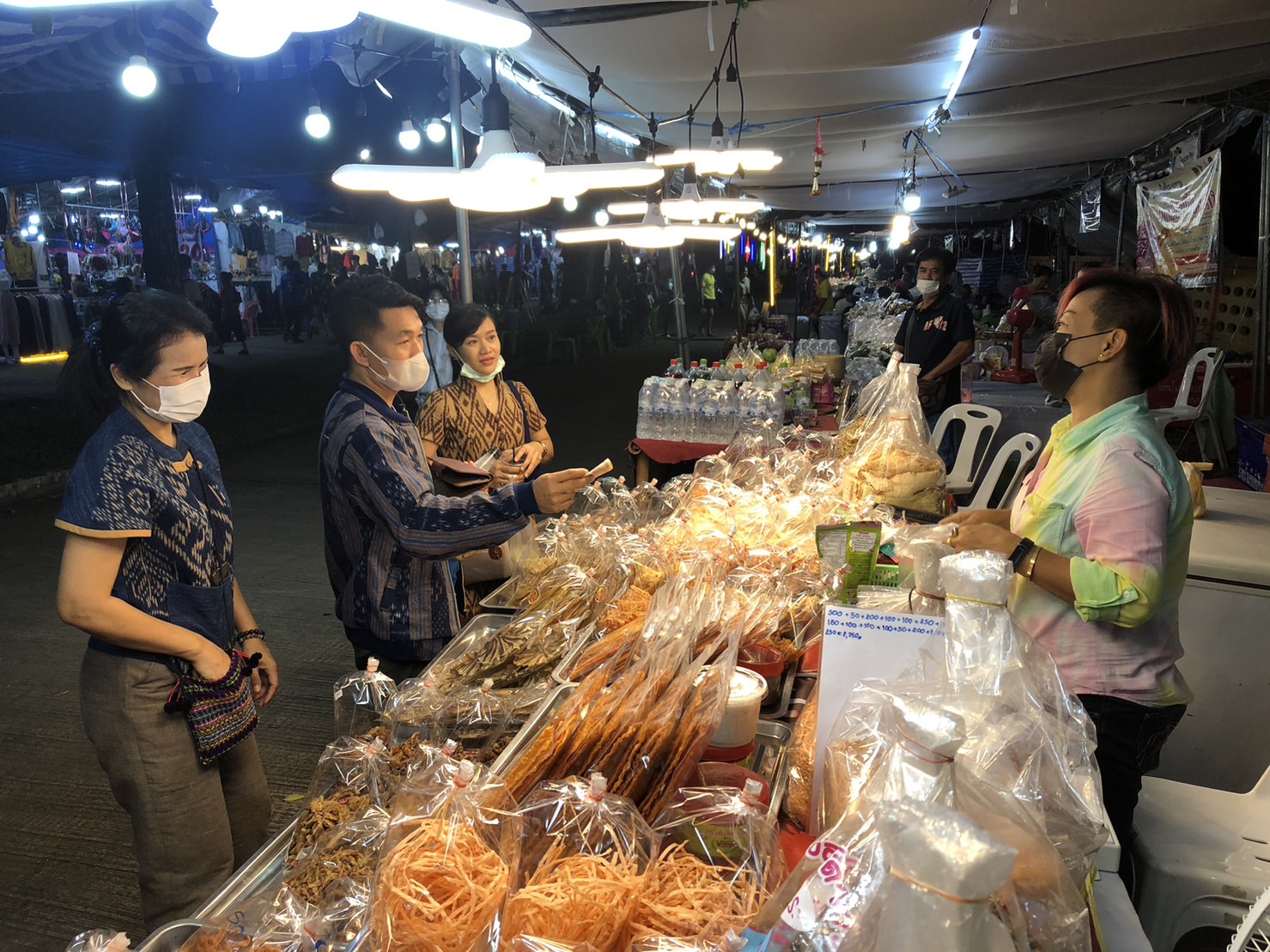 พช.นครพนม เสริมทัพ OTOP งานประเพณีไหลเรือไฟและงานกาชาดจังหวัดนครพนม ประจำปี 2565