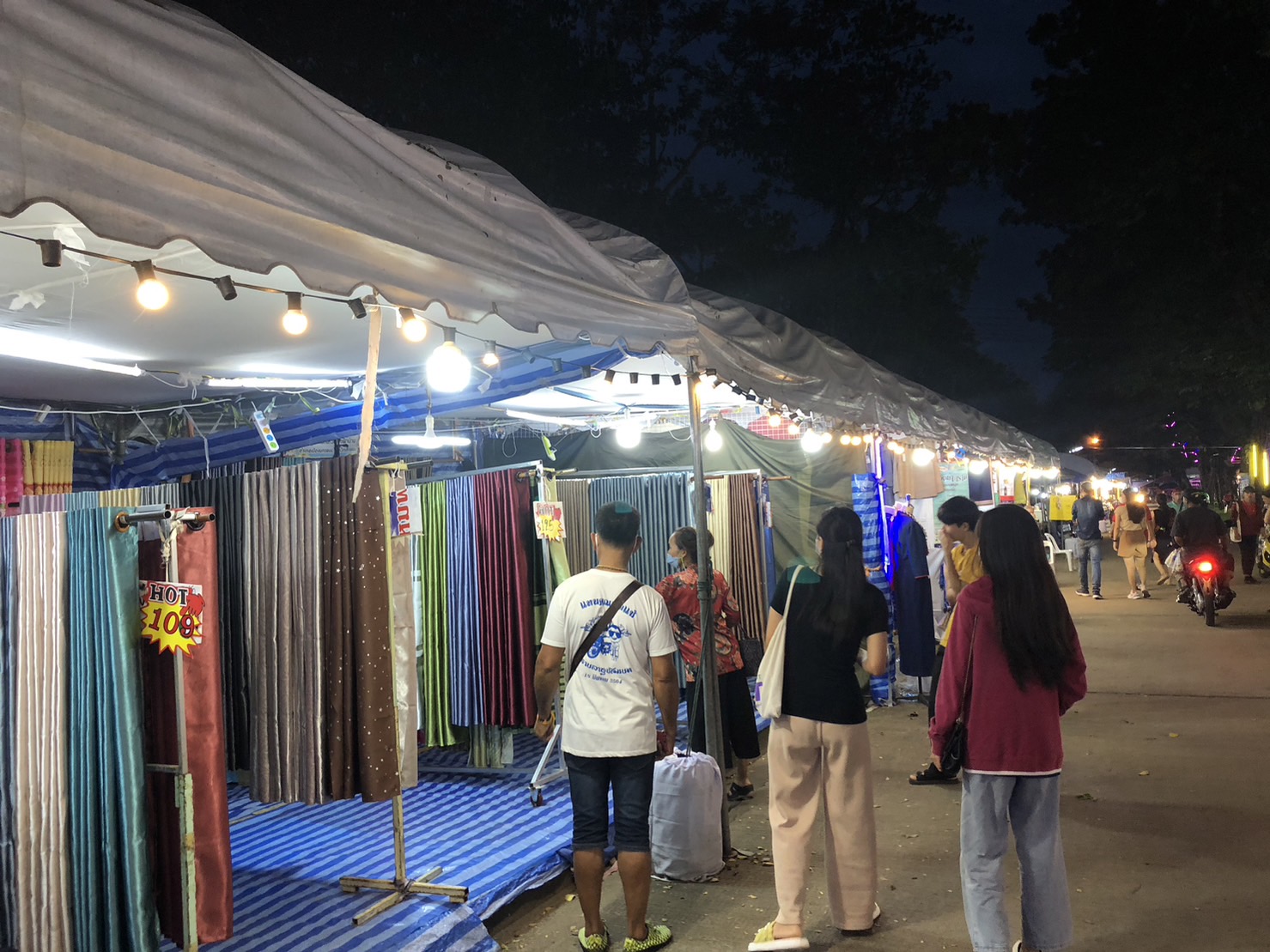 พช.นครพนม เสริมทัพ OTOP งานประเพณีไหลเรือไฟและงานกาชาดจังหวัดนครพนม ประจำปี 2565