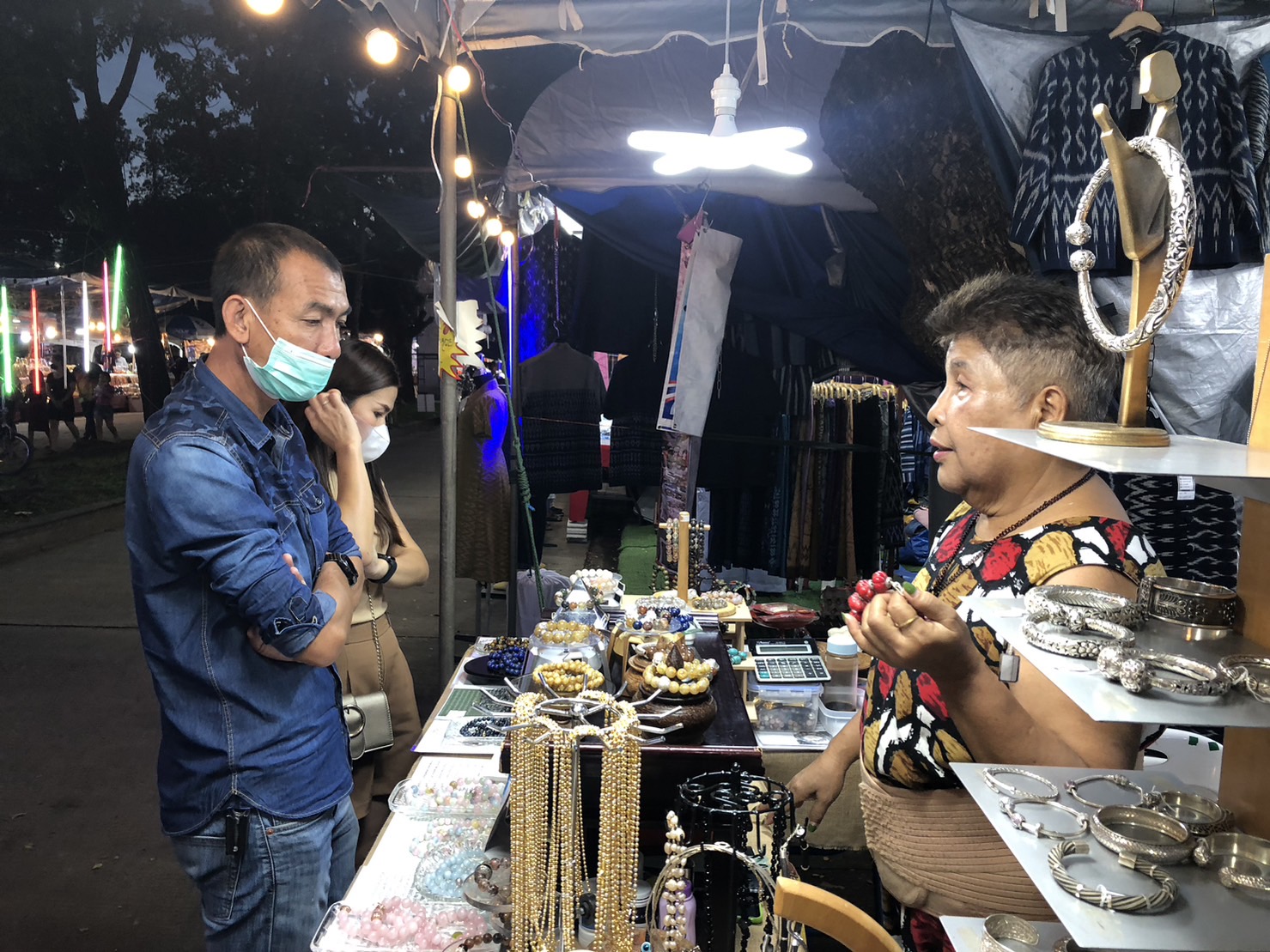 พช.นครพนม เสริมทัพ OTOP งานประเพณีไหลเรือไฟและงานกาชาดจังหวัดนครพนม ประจำปี 2565