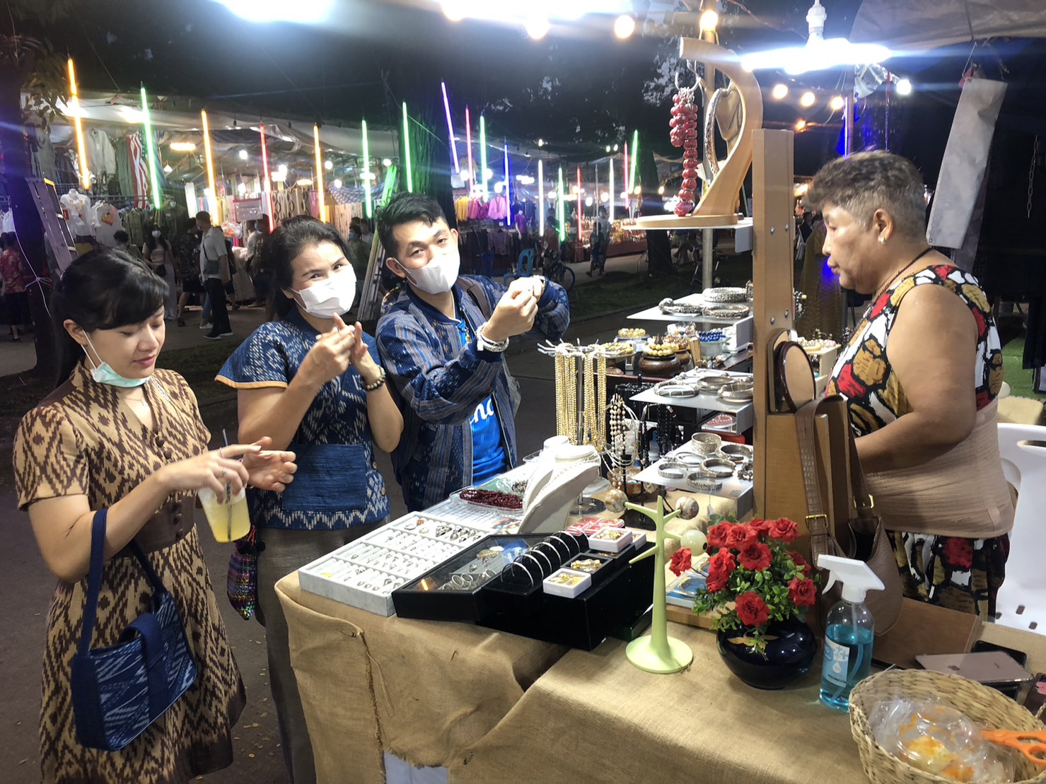 พช.นครพนม เสริมทัพ OTOP งานประเพณีไหลเรือไฟและงานกาชาดจังหวัดนครพนม ประจำปี 2565