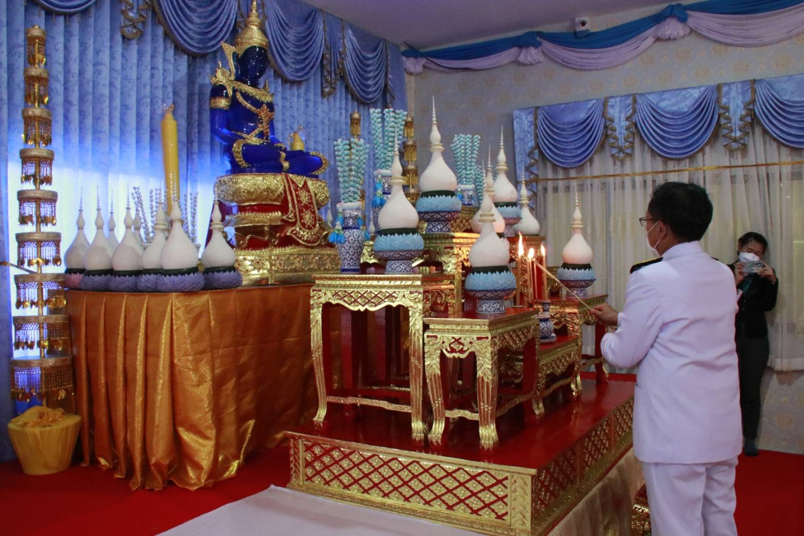 นครพนม พร้อมใจประกอบพิธีทอดผ้าป่าสมทบโครงการทุนเล่าเรียนหลวงสำหรับพระสงฆ์ไทย