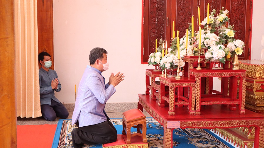ปท. เปิดงานรวมพลังสตรีไทนาหว้า เทิดไท้ 90 พรรษา พระมารดาแห่งผ้าไทย และฉลองครบรอบ 50 ปี โครงการศิลปาชีพ