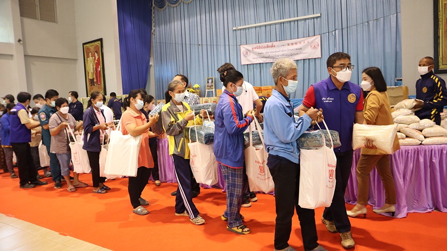 นครพนม ร่วมจัดกิจกรรมแจกผ้าห่มและเครื่องอุปโภค-บริโภคป้องกันภัยหนาว