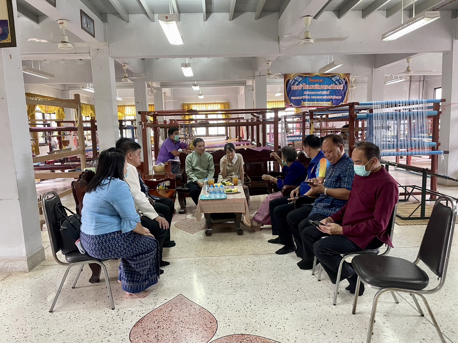 อธิบดีกรมการพัฒนาชุมชน ตรวจติดตามการดำเนินโครงการสืบสานพระราชปณิธาน “นาหว้าโมเดล” ในโอกาสครบรอบ 50 ปี โครงการศิลปาชีพ