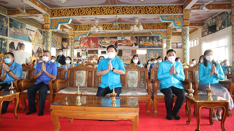 นครพนม จัดกิจกรรมพิธีทอดผ้าป่าสมทบกองทุนแม่ของแผ่นดิน ปี 2565