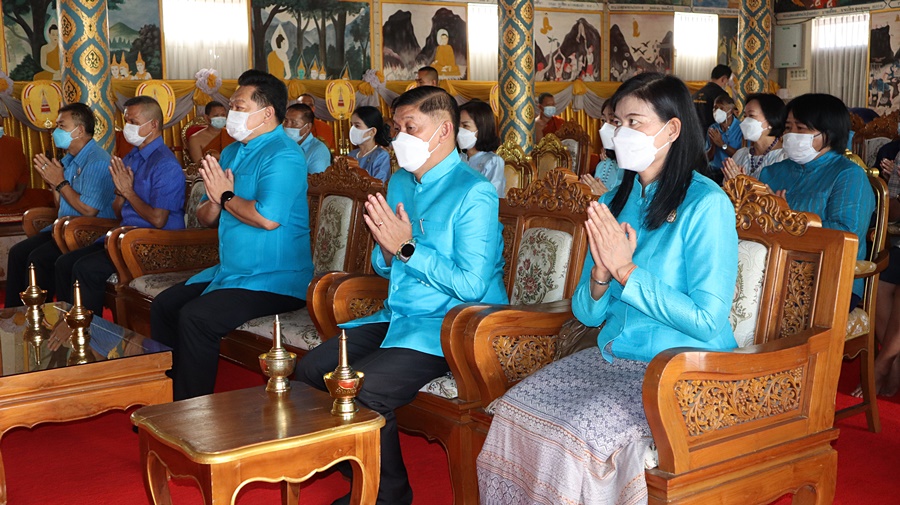 นครพนม จัดกิจกรรมพิธีทอดผ้าป่าสมทบกองทุนแม่ของแผ่นดิน ปี 2565