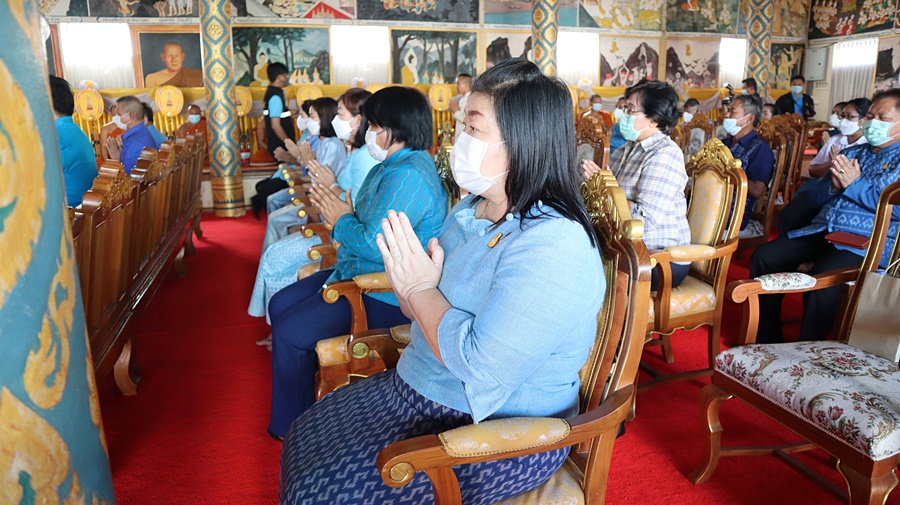 นครพนม จัดกิจกรรมพิธีทอดผ้าป่าสมทบกองทุนแม่ของแผ่นดิน ปี 2565