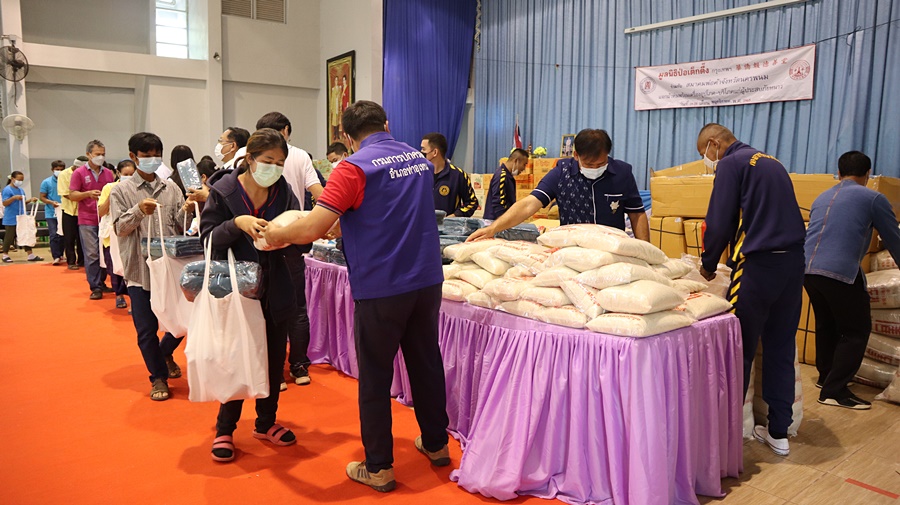 นครพนม ร่วมจัดกิจกรรมแจกผ้าห่มและเครื่องอุปโภค-บริโภคป้องกันภัยหนาว