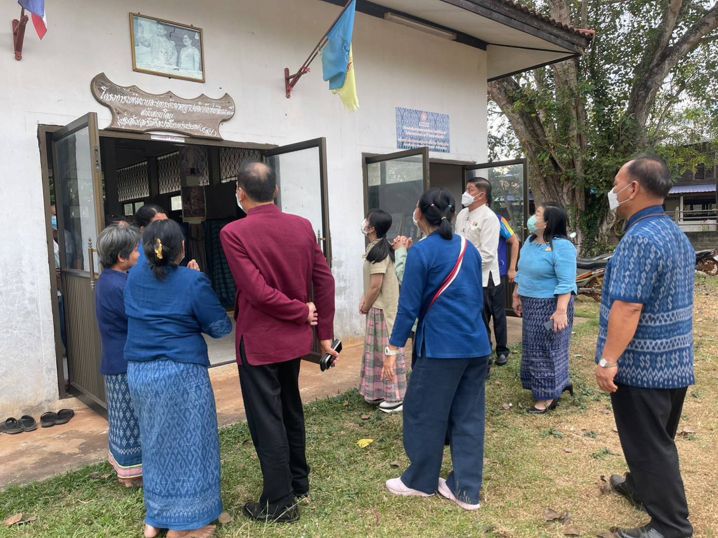 อธิบดีกรมการพัฒนาชุมชน ตรวจติดตามการดำเนินโครงการสืบสานพระราชปณิธาน “นาหว้าโมเดล” ในโอกาสครบรอบ 50 ปี โครงการศิลปาชีพ