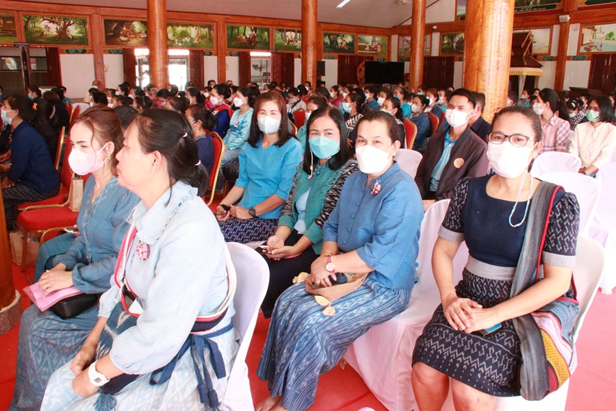 ปท. เปิดงานรวมพลังสตรีไทนาหว้า เทิดไท้ 90 พรรษา พระมารดาแห่งผ้าไทย และฉลองครบรอบ 50 ปี โครงการศิลปาชีพ