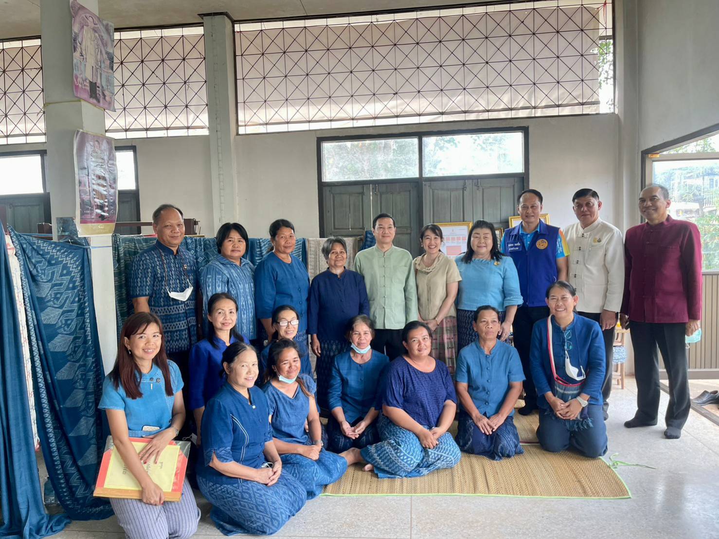 อธิบดีกรมการพัฒนาชุมชน ตรวจติดตามการดำเนินโครงการสืบสานพระราชปณิธาน “นาหว้าโมเดล” ในโอกาสครบรอบ 50 ปี โครงการศิลปาชีพ