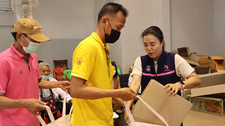 นครพนม ร่วมจัดกิจกรรมแจกผ้าห่มและเครื่องอุปโภค-บริโภคป้องกันภัยหนาว