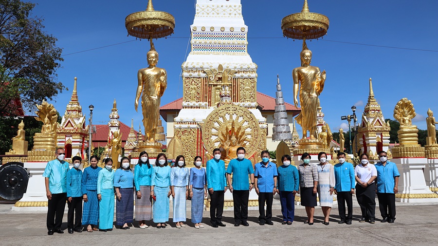 นครพนม จัดกิจกรรมพิธีทอดผ้าป่าสมทบกองทุนแม่ของแผ่นดิน ปี 2565