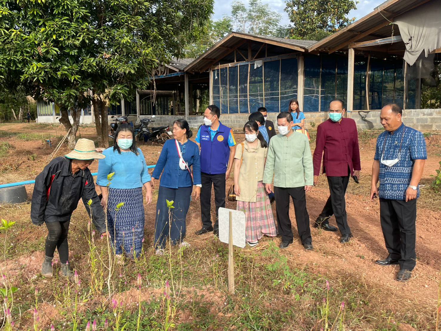 อธิบดีกรมการพัฒนาชุมชน ตรวจติดตามการดำเนินโครงการสืบสานพระราชปณิธาน “นาหว้าโมเดล” ในโอกาสครบรอบ 50 ปี โครงการศิลปาชีพ