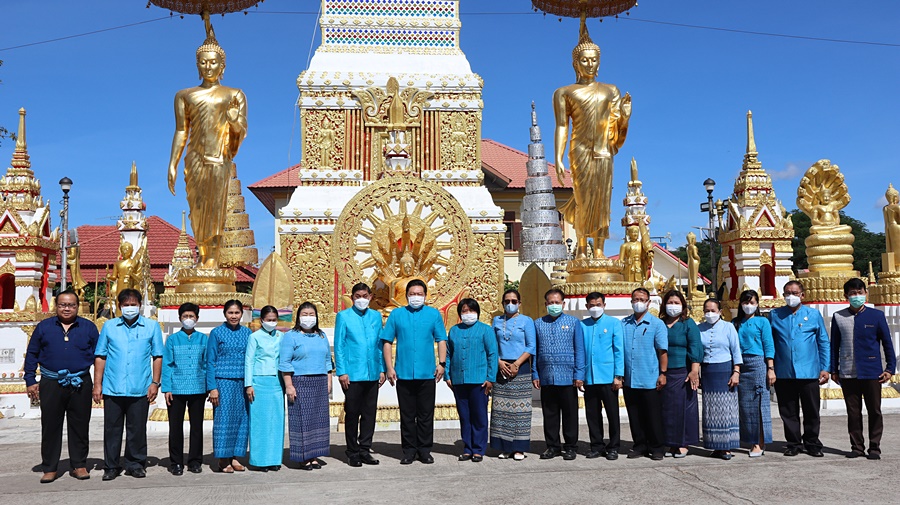 นครพนม จัดกิจกรรมพิธีทอดผ้าป่าสมทบกองทุนแม่ของแผ่นดิน ปี 2565
