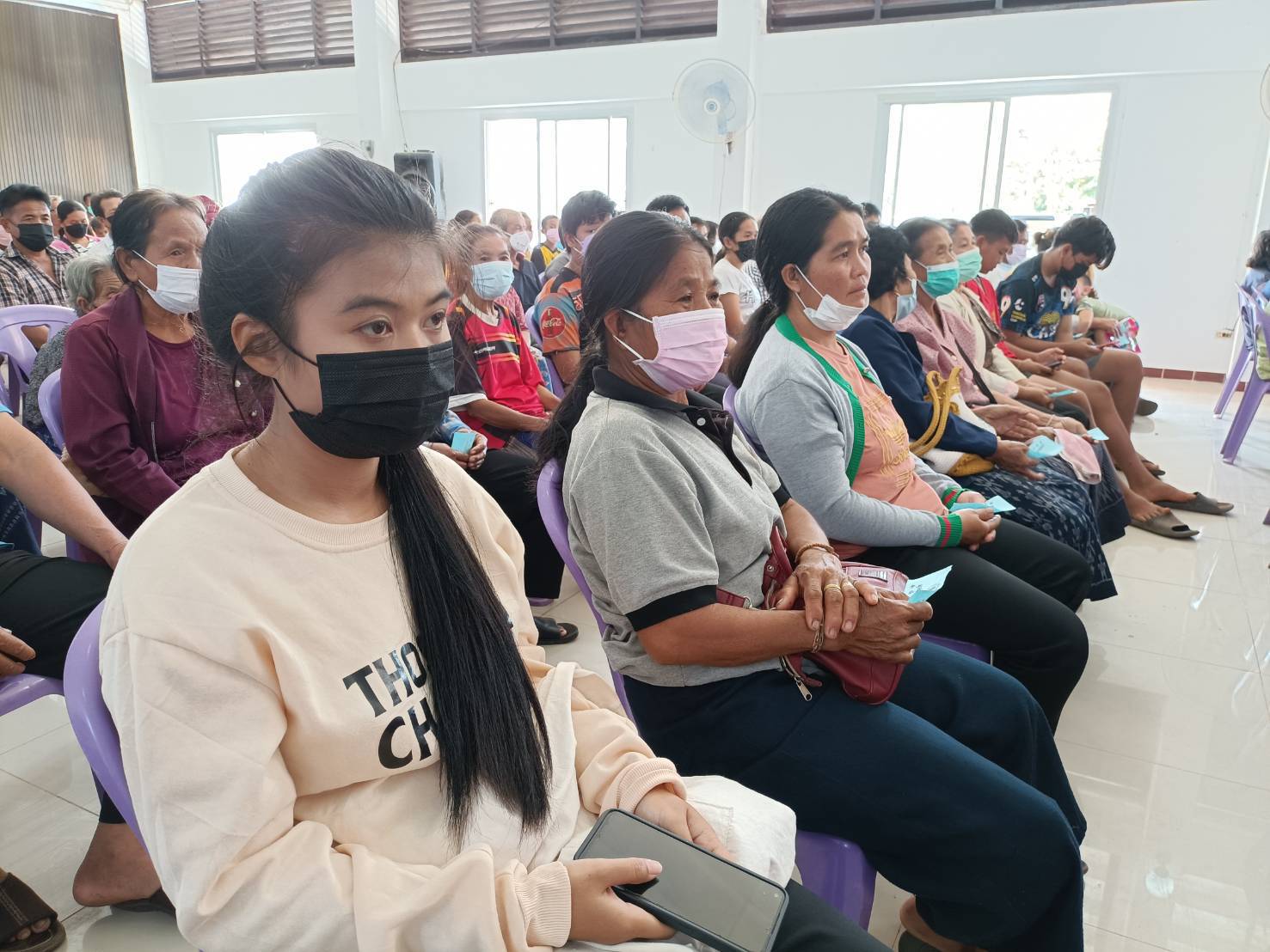 นครพนมร่วมแจกผ้าห่มและเครื่องอุปโภคบริโภค