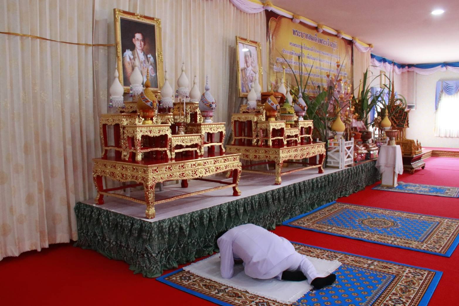 นครพนม พร้อมใจประกอบพิธีทอดผ้าป่าสมทบโครงการทุนเล่าเรียนหลวงสำหรับพระสงฆ์ไทย