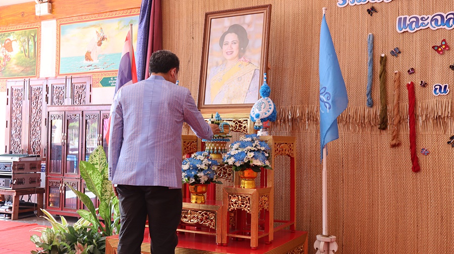 ปท. เปิดงานรวมพลังสตรีไทนาหว้า เทิดไท้ 90 พรรษา พระมารดาแห่งผ้าไทย และฉลองครบรอบ 50 ปี โครงการศิลปาชีพ